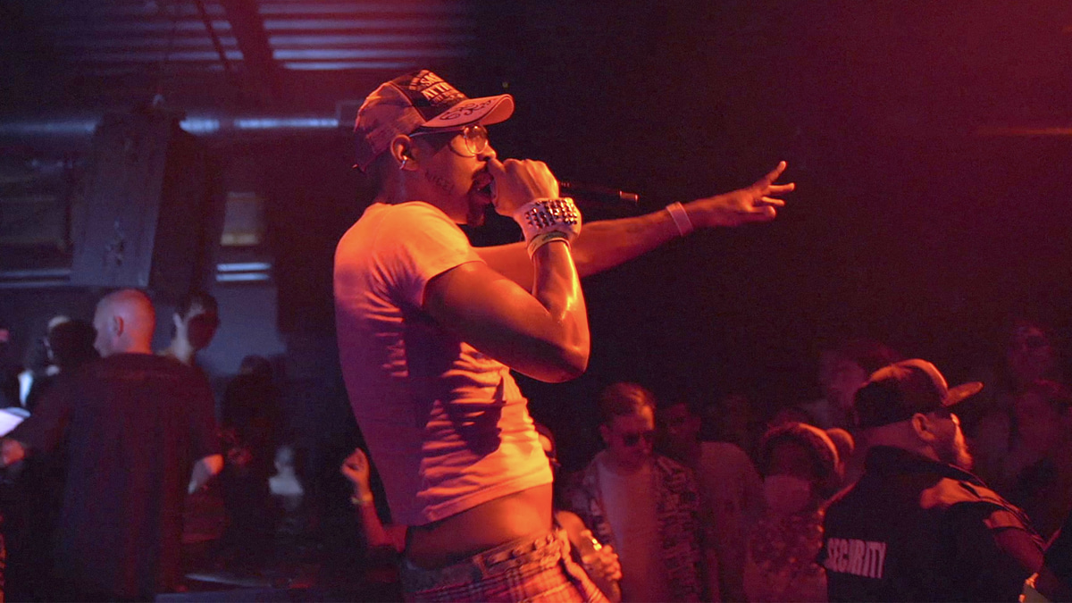 Photo of set Izzy Spears.