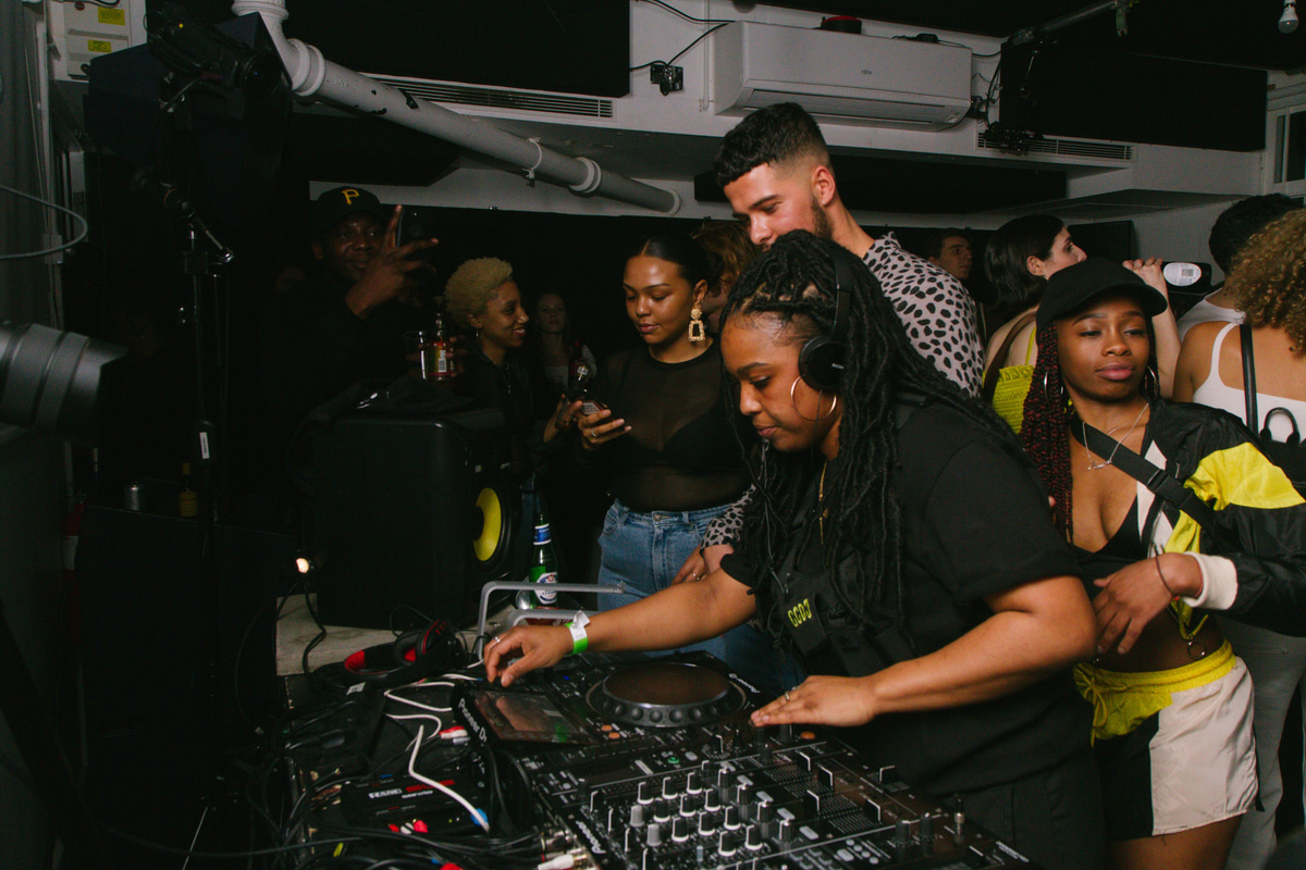 Photo of set Jordss.