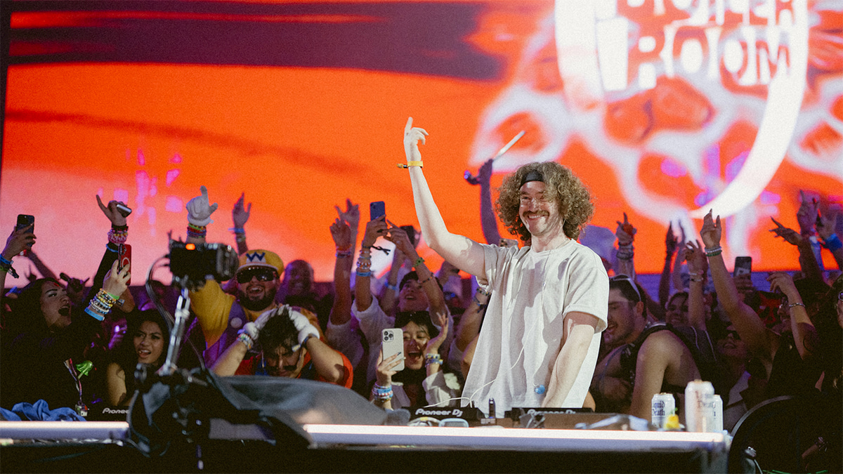 Photo of set Justin Jay.