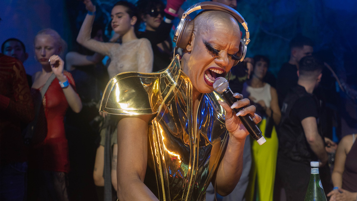 Photo of set Kevin Aviance.