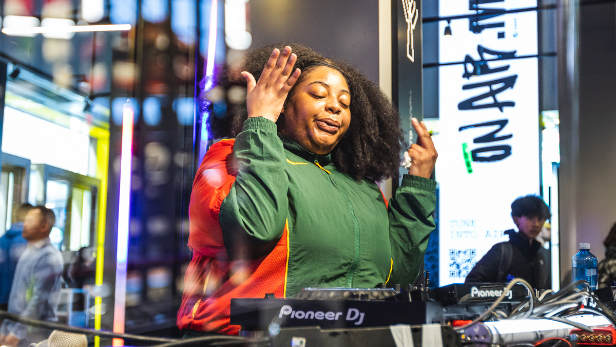 Photo of set Kilopatrah Jones.