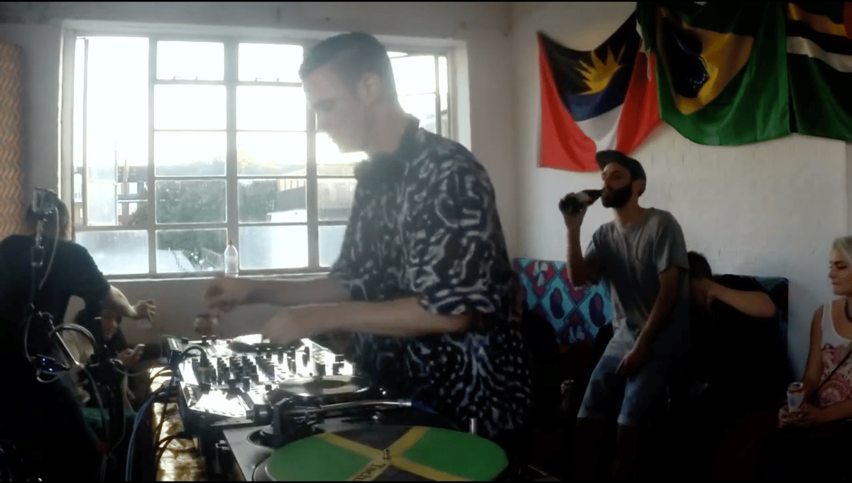 Photo of set L-Vis 1990.