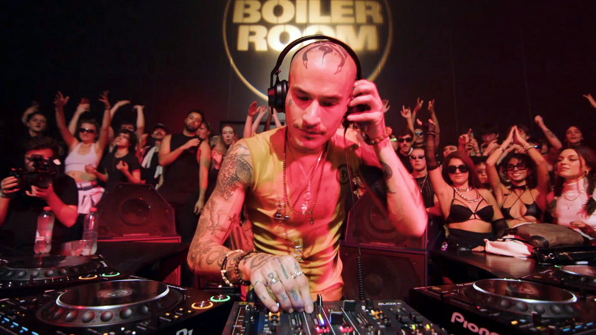 Photo of set MCMLXXXV.