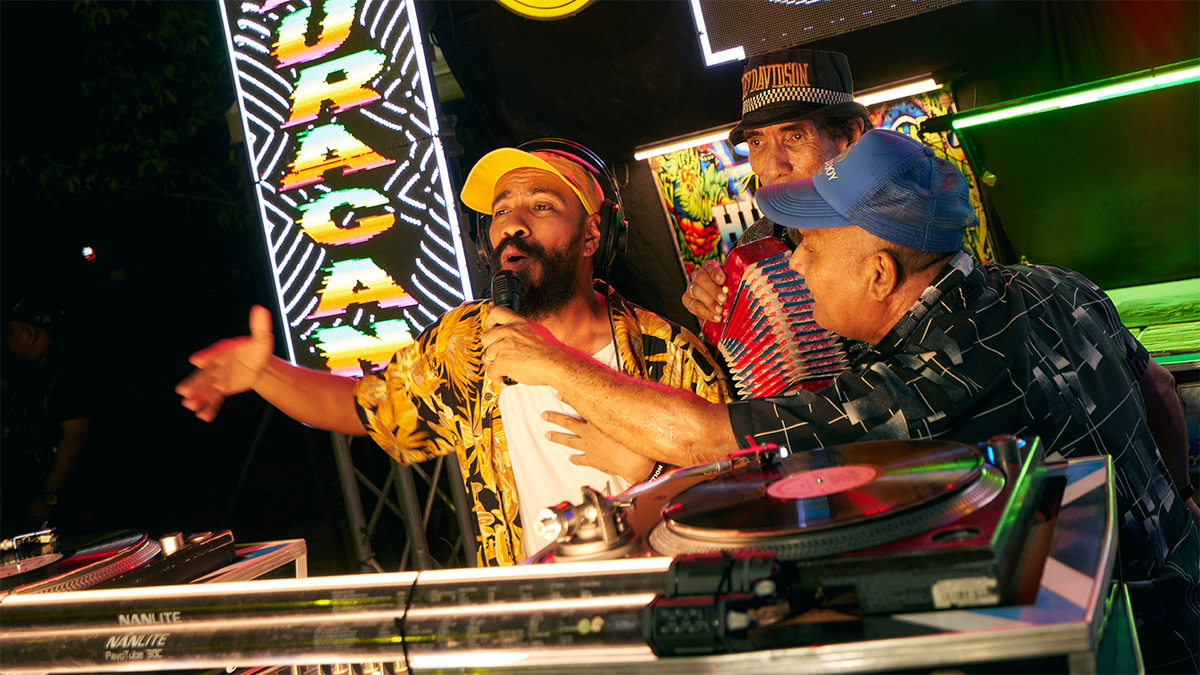 Photo of set Monosoniko.