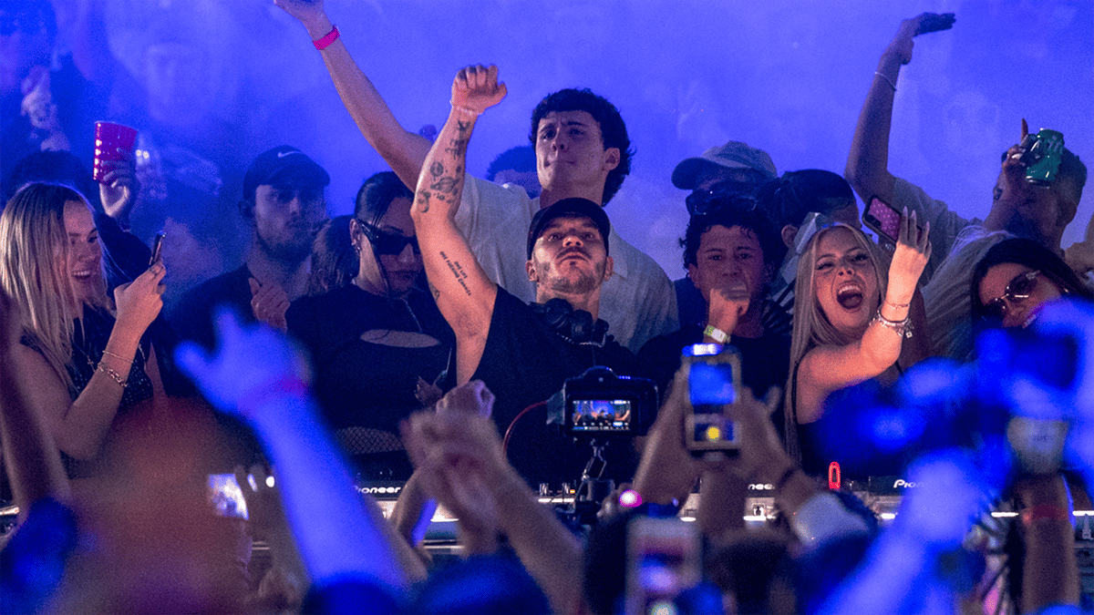 Photo of set Nico Moreno.