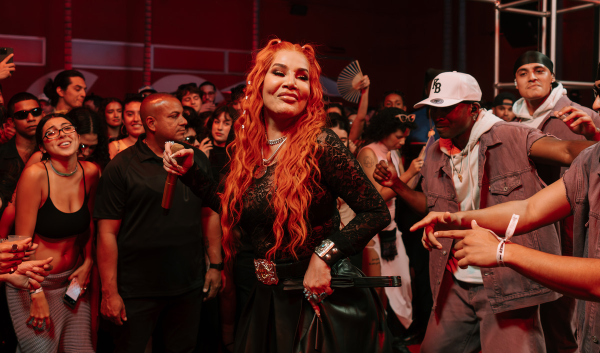 Photo of set Ivy Queen.