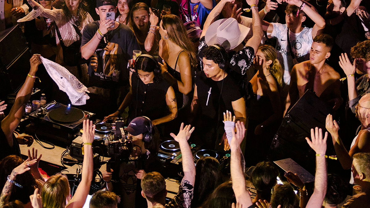 Photo of set S-candalo.