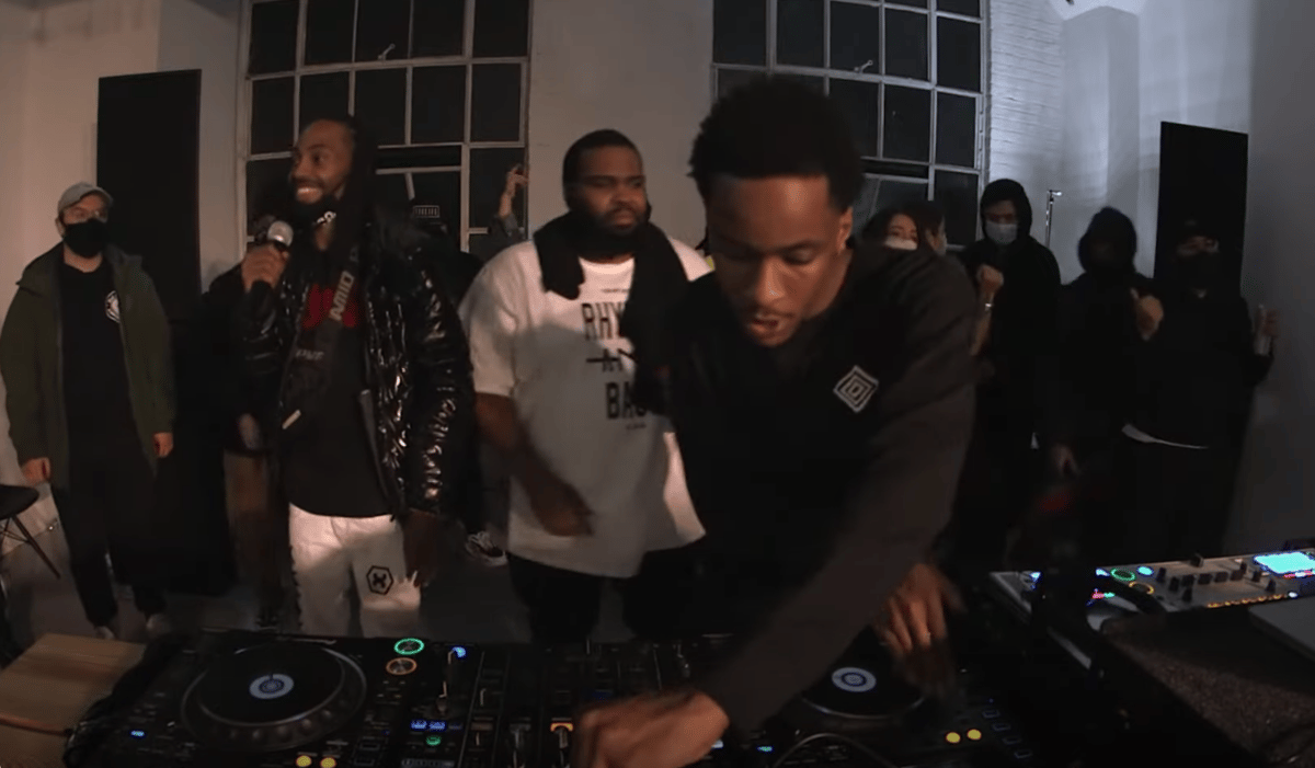 Photo of set DJ Taye.