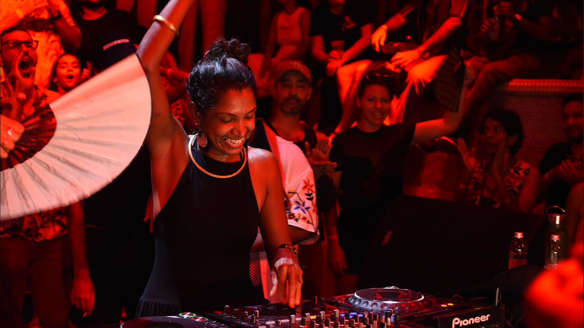 Photo of set Sunara.