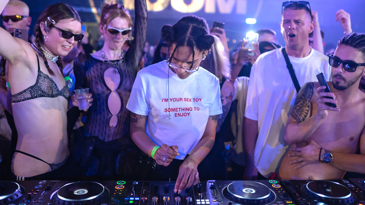 Photo of set TAAHLIAH.