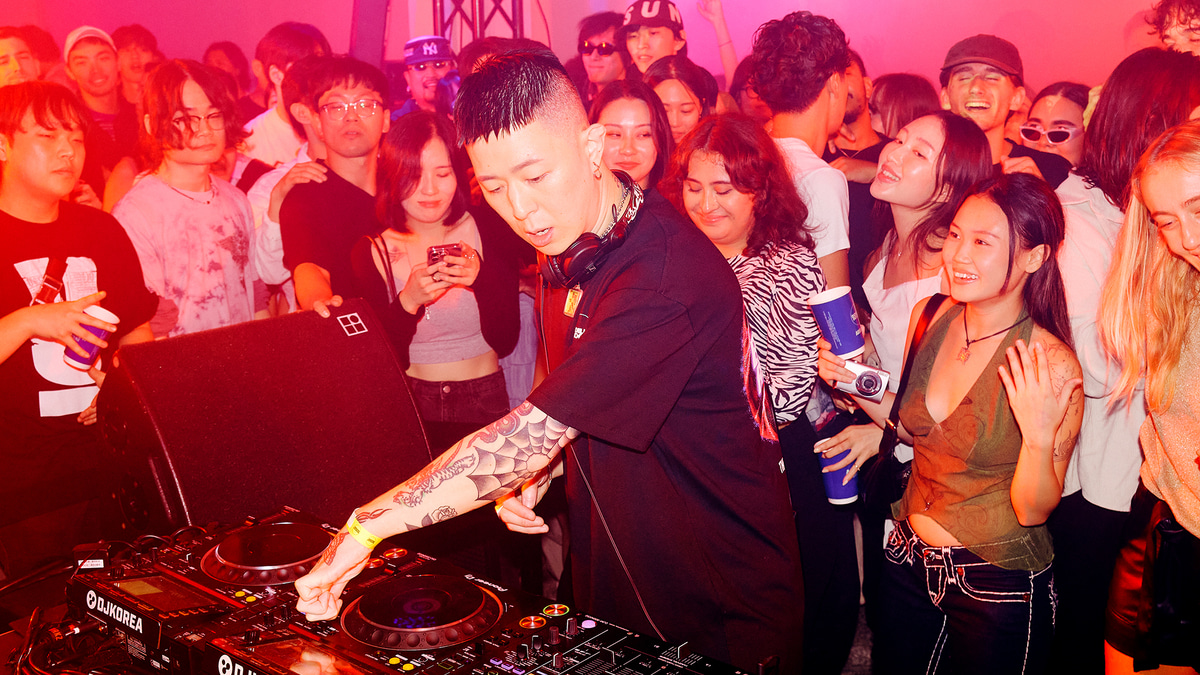 Photo of set V!SION.