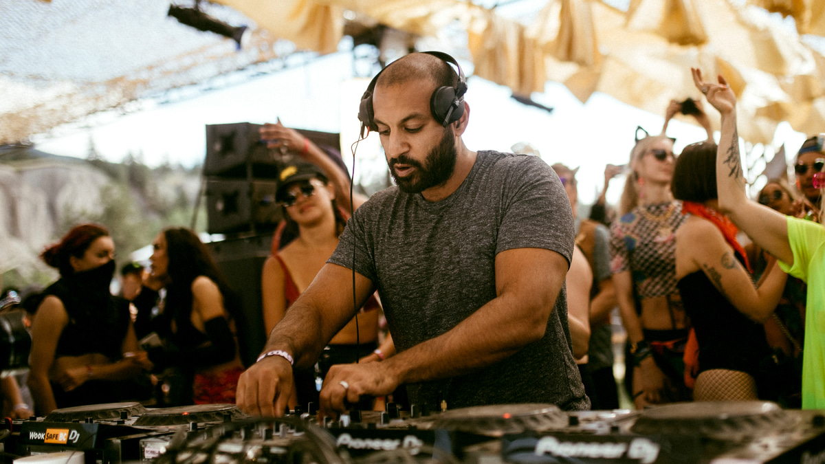 Photo of set V.I.V.E.K..