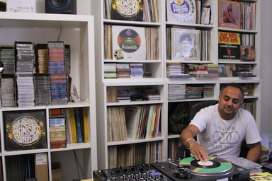 Photo of set Joe Davis.