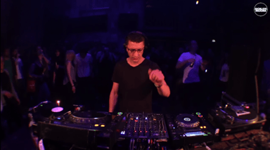 Photo of set Mike Dehnert.