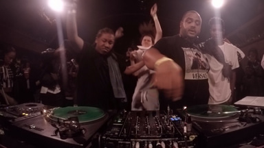 Photo of set Motive.