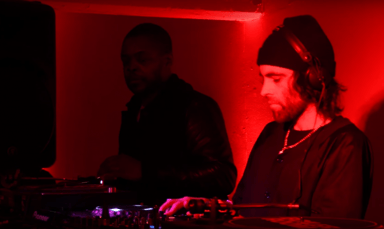 Photo of set EVM128.