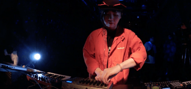 Photo of set Akiko Kiyama.