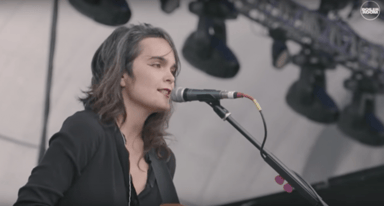 Photo of set Camila Moreno.