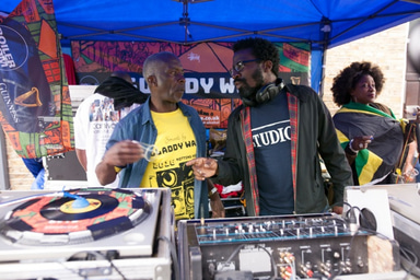 Photo of set Gladdy Wax.