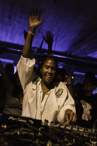 Photo of set Honey Dijon.