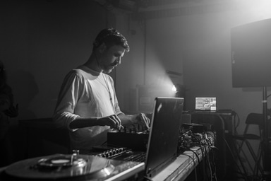 Photo of set Brooks.