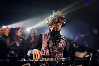 Photo of set Mookie.