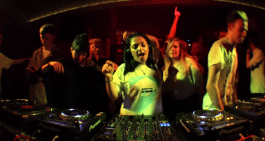 Photo of set Amy Becker.