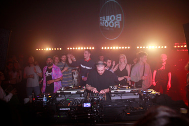 Photo of set Alfred Anders.