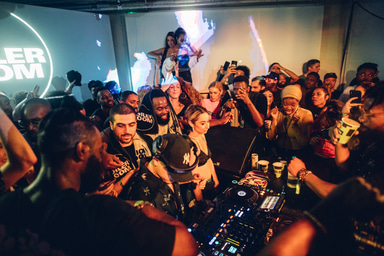 Photo of set Joe Kay.