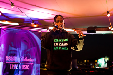 Photo of set Mr Eazi.