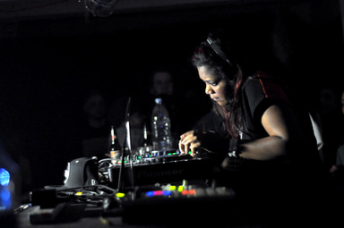 Photo of set Cooly G.