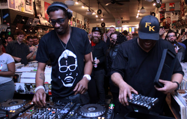 Photo of set Mike Dunn.