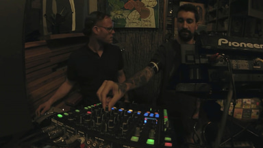 Photo of set Frank & Tony.