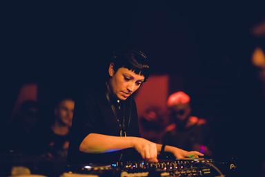 Photo of set Stephanie Sykes.