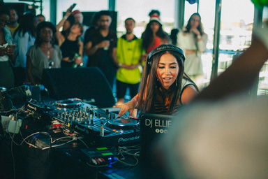 Photo of set Ellie Prohan.