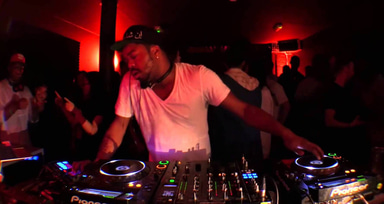 Photo of set Just Blaze.