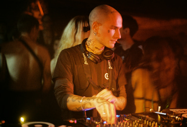 Photo of set MCMLXXXV.