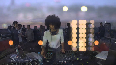 Photo of set Sarah Farina.