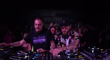 Photo of set Marvin & Guy.