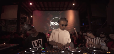 Photo of set AceMoMa.