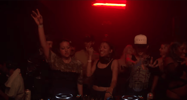 Photo of set Bapari.