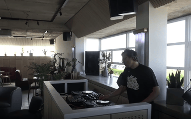 Photo of set Felix Dickinson.