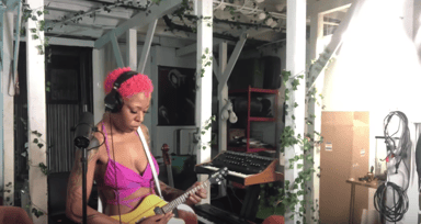 Photo of set Sudan Archives.