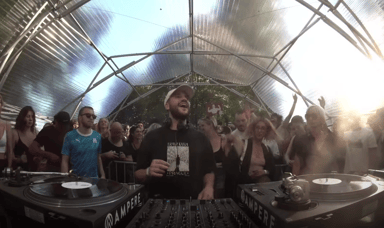 Photo of set Zephyr.