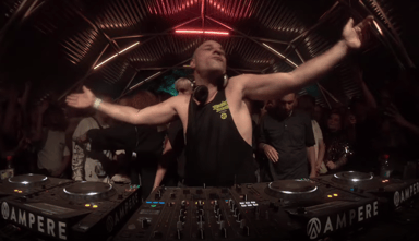 Photo of set David Vunk.