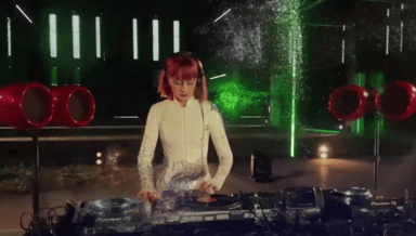 Photo of set Lourene.