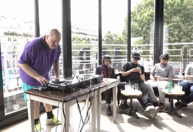 Photo of set Breakfast with Teki Latex: Jess & Crabbe, Betty.