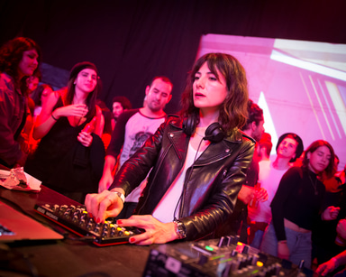 Photo of set Veronica Vasicka.