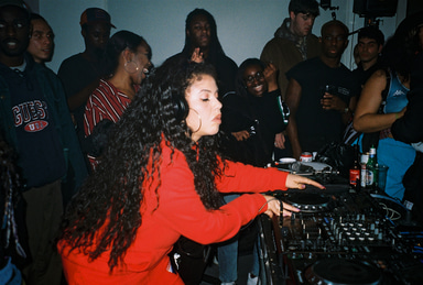 Photo of set Aisha Zoe.