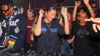 Photo of set Amaliah.